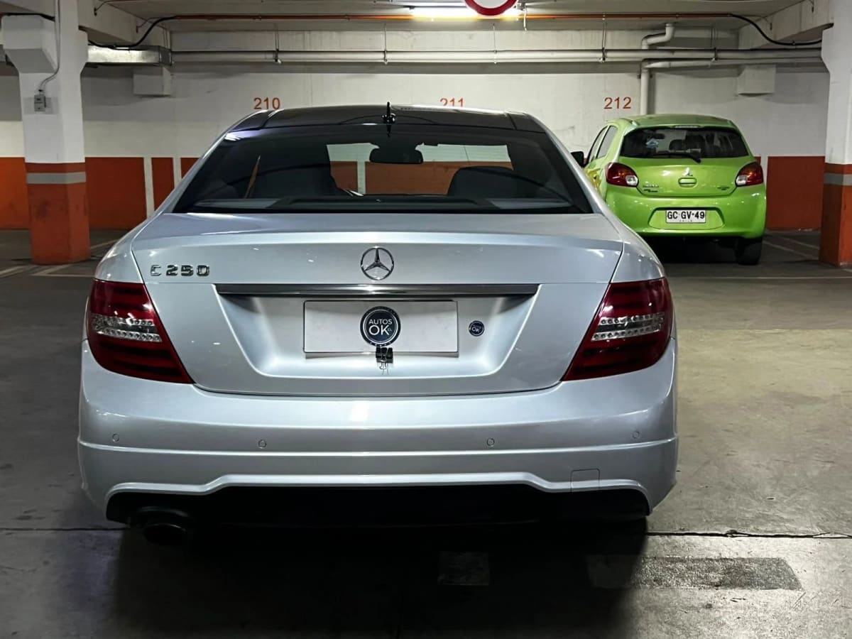 2012 Mercedes-Benz C250 Coupé - Miniatura 5
