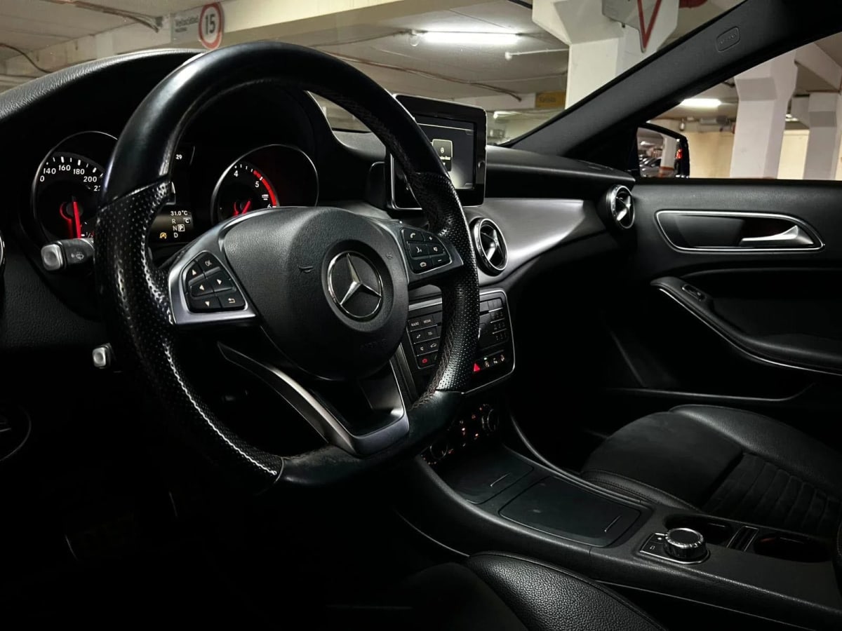 2017 Mercedes-Benz GLA 220 - Miniatura 8