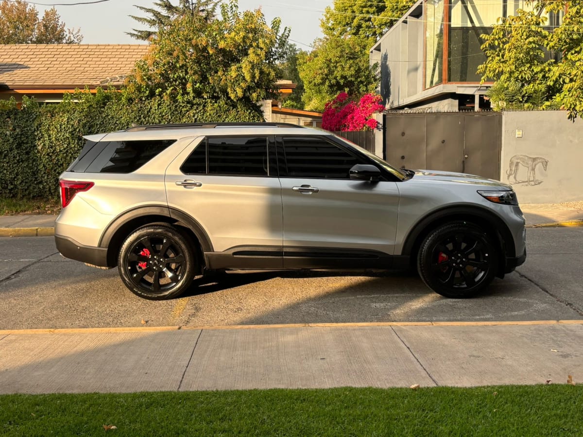 2024 Ford Explorer St - Miniatura 9