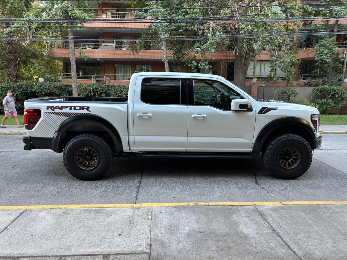 2025 Ford F-150 Raptor - Miniatura 6