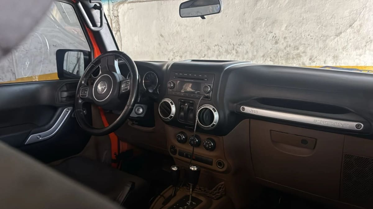 2012 Jeep Wrangler Sport - Miniatura 7