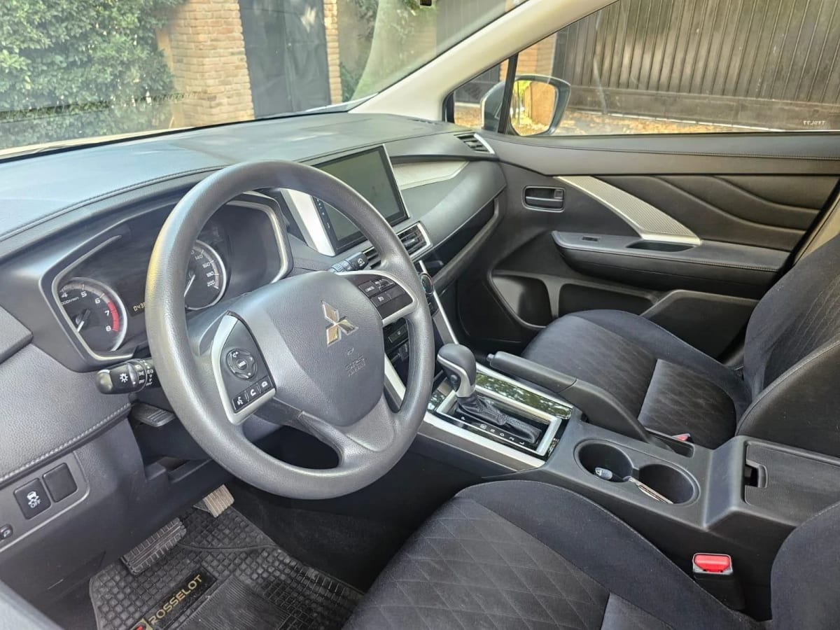 2025 Mitsubishi Xpander Glx - Miniatura 9