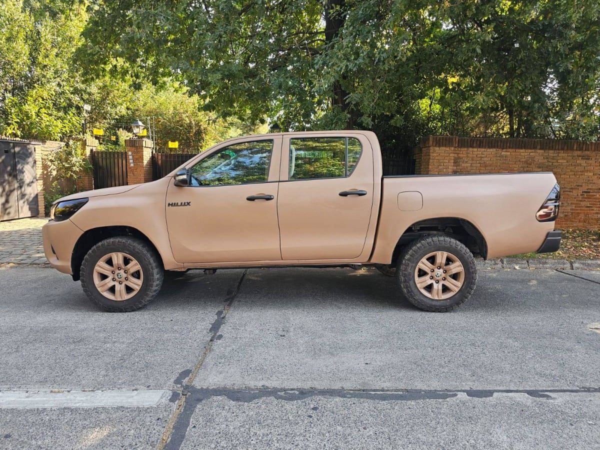 2016 Toyota Hilux Sr - Miniatura 3