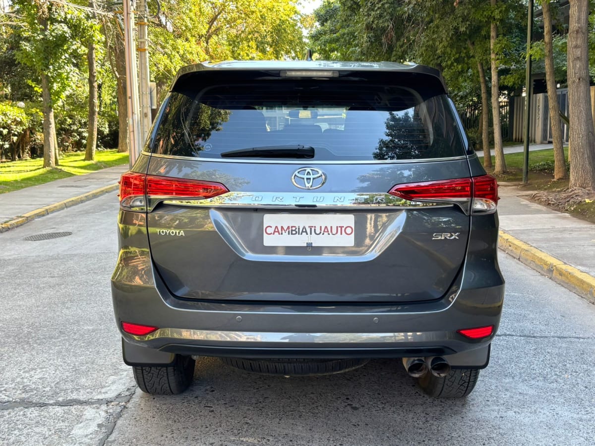 2018 Toyota Fortuner Srx - Miniatura 5