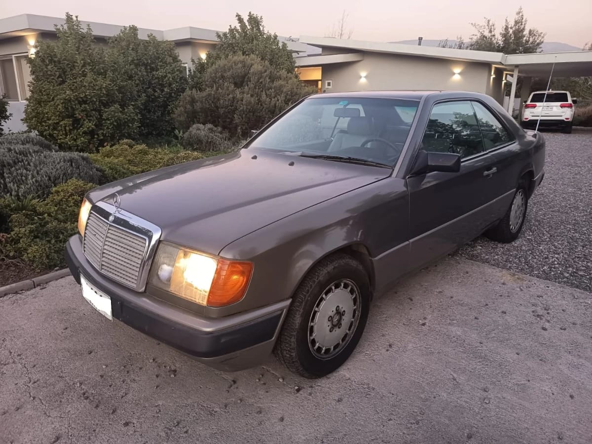 1988 Mercedes-Benz 300 Ce - Miniatura 2