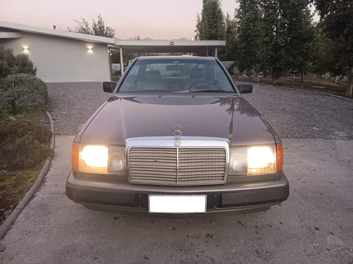 1988 Mercedes-Benz 300 Ce - Miniatura 3
