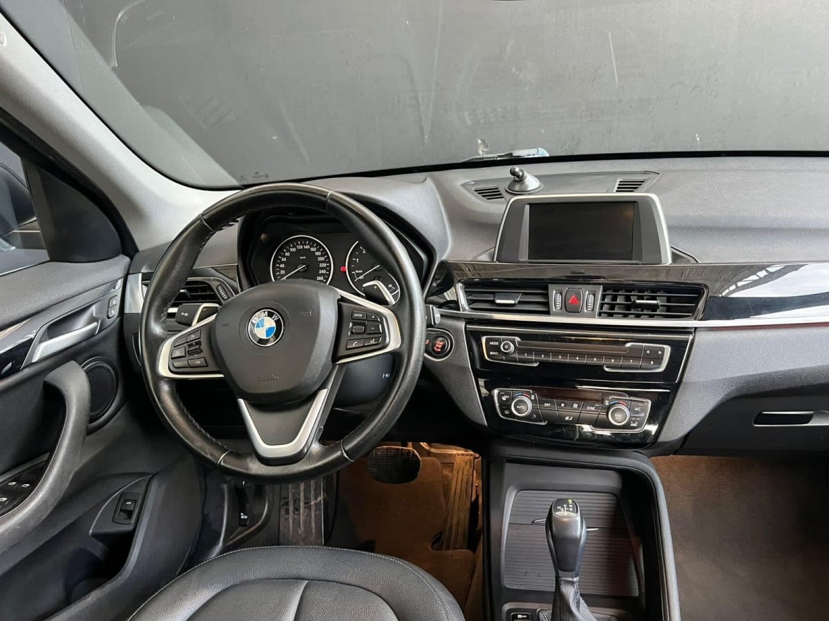 2018 BMW X1 Negro - Miniatura 9