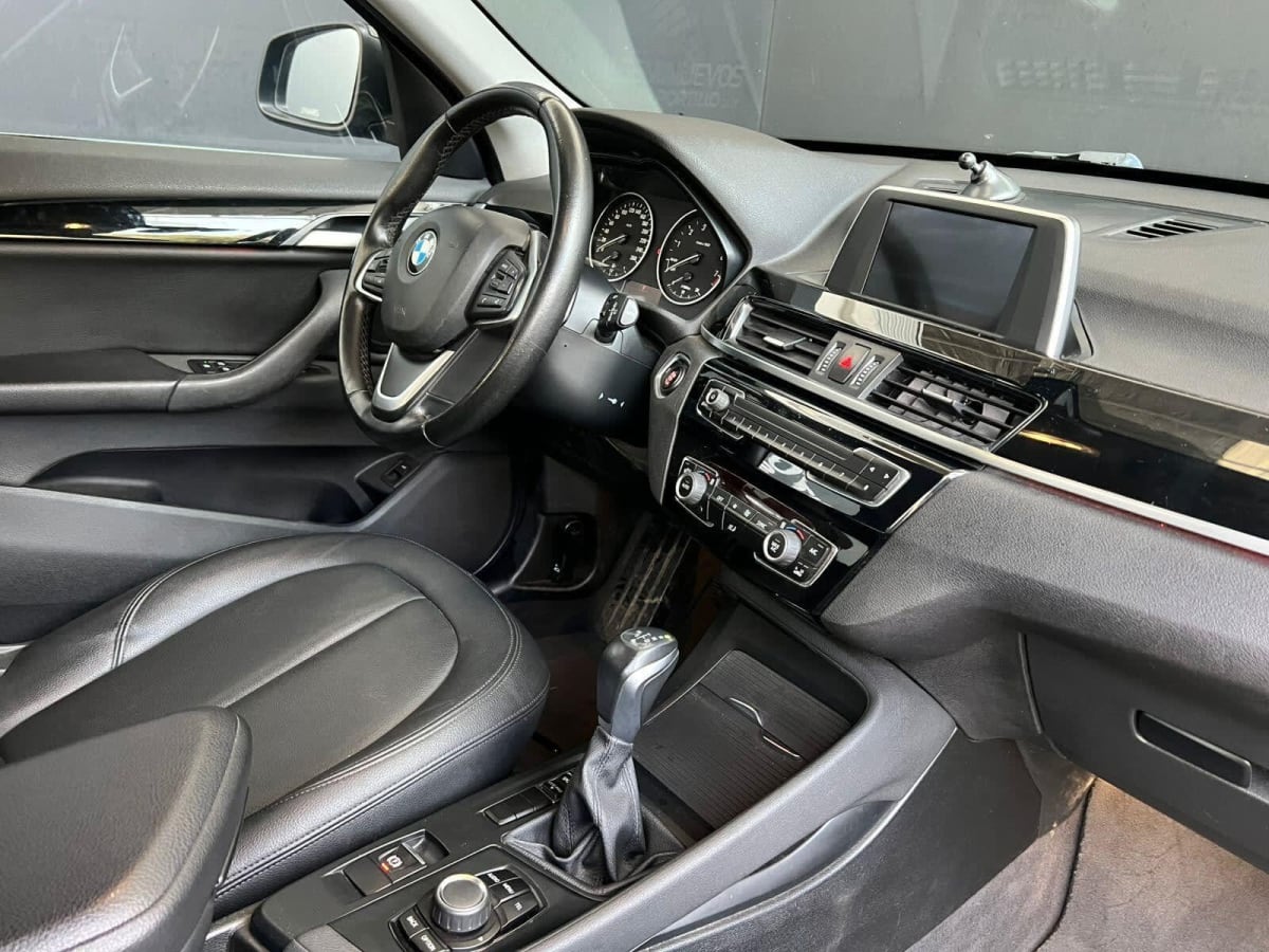 2018 BMW X1 Negro - Miniatura 10
