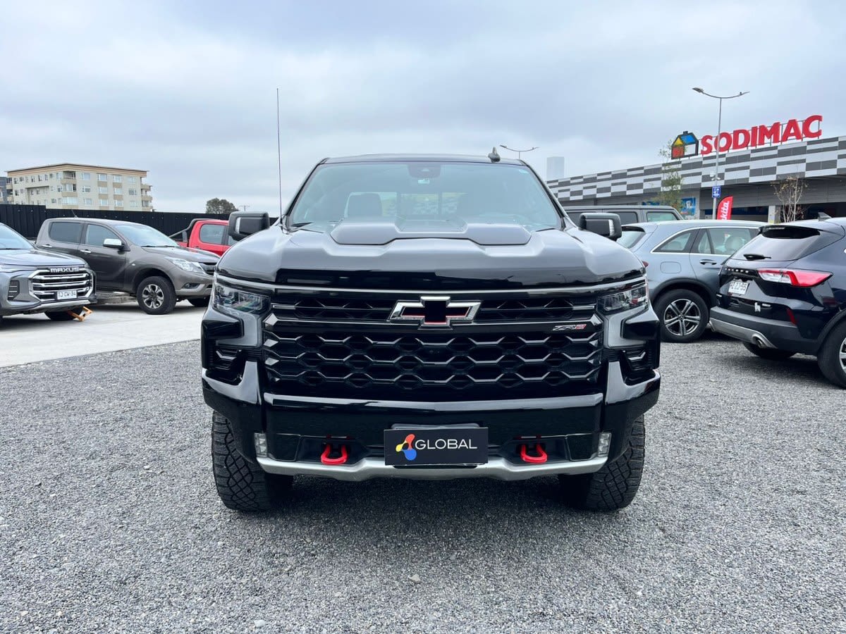 2023 Chevrolet Silverado Negro - Miniatura 2