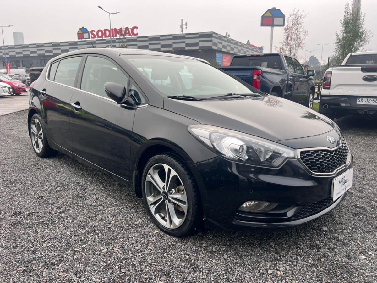 2016 Kia Cerato 5 Negro - Miniatura 3