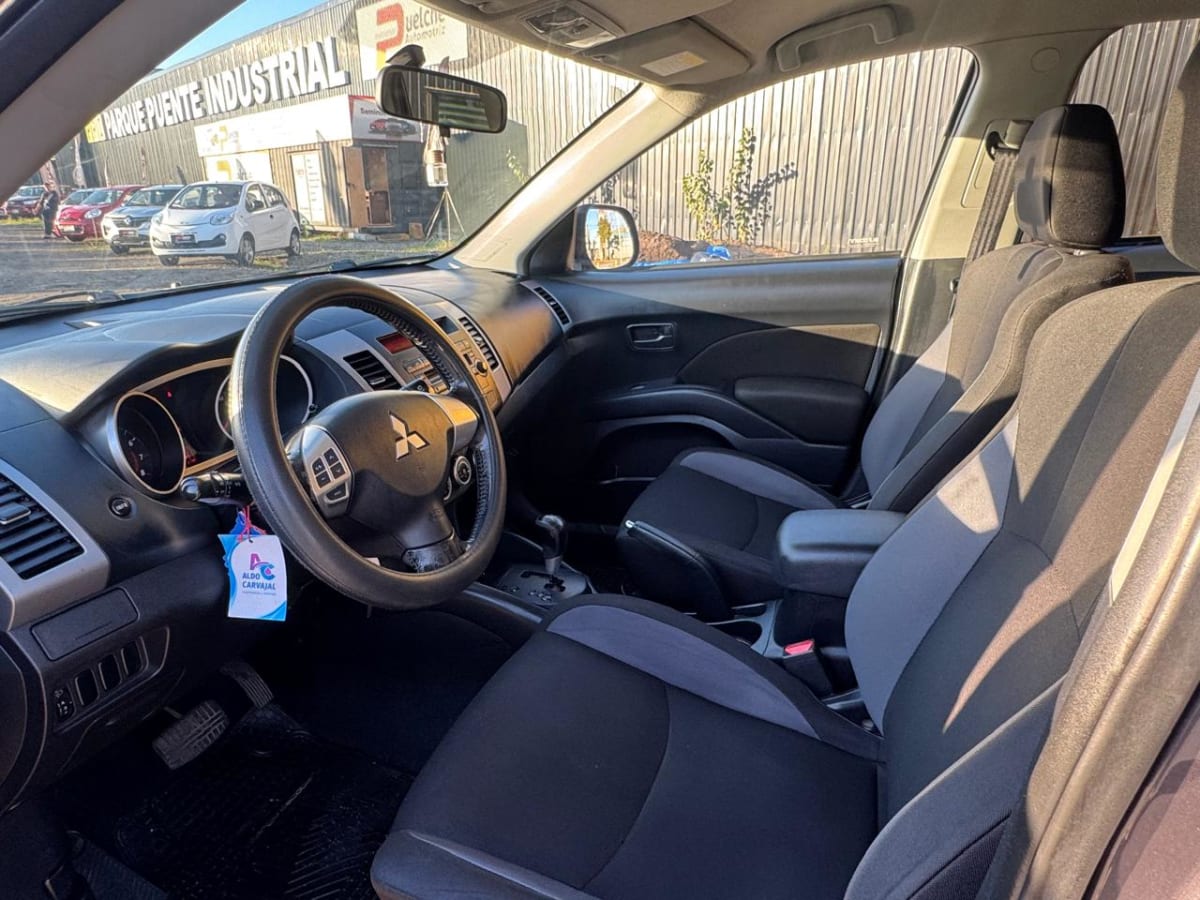 2011 Mitsubishi Outlander Full-Automatico - Miniatura 4
