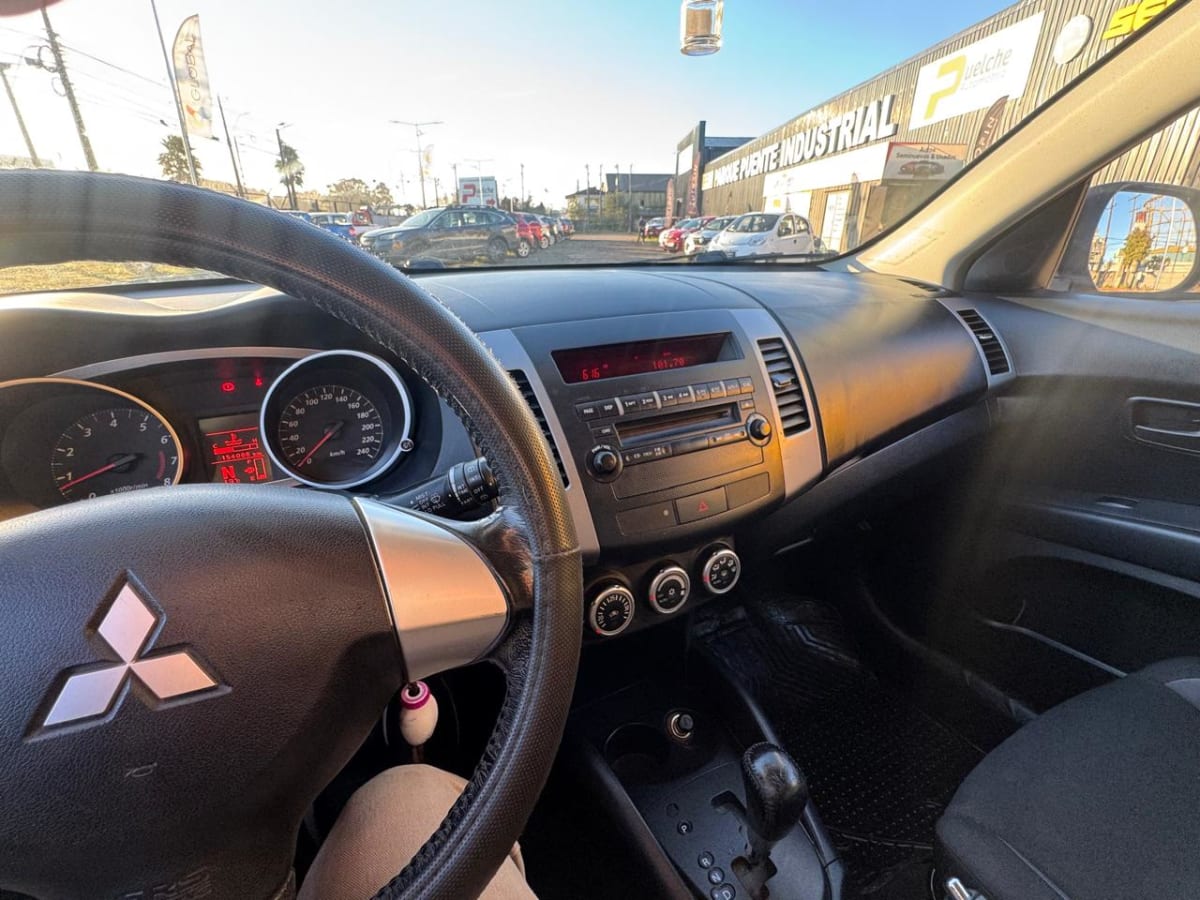 2011 Mitsubishi Outlander Full-Automatico - Miniatura 6