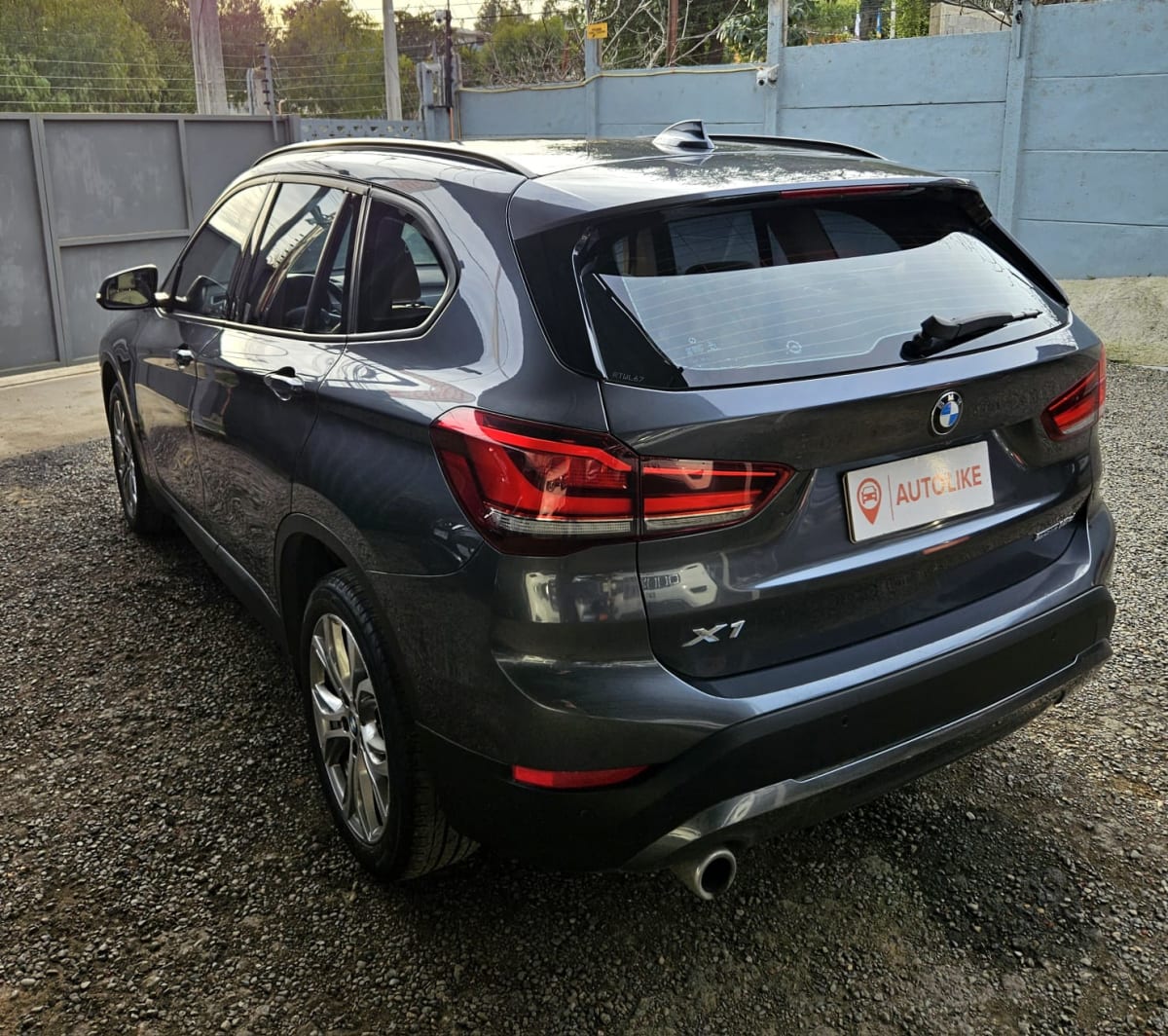 2022 BMW X1 SDrive Gris - Miniatura 3
