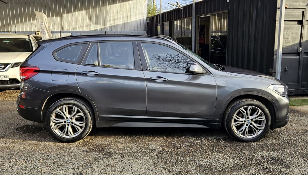 2022 BMW X1 SDrive Gris - Miniatura 7