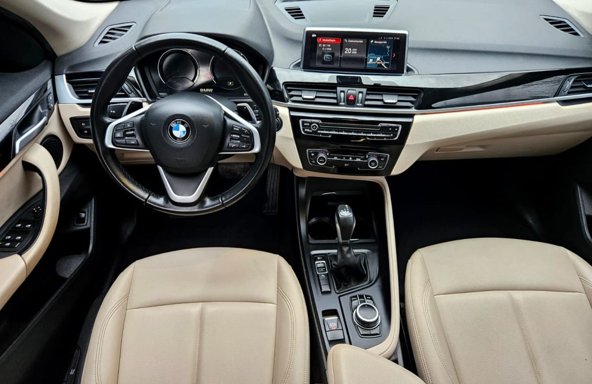 2022 BMW X1 SDrive Gris - Miniatura 10