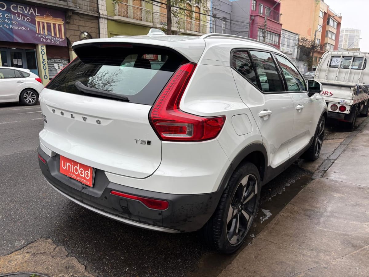 2018 Volvo XC-40 FULL Blanco - Miniatura 7