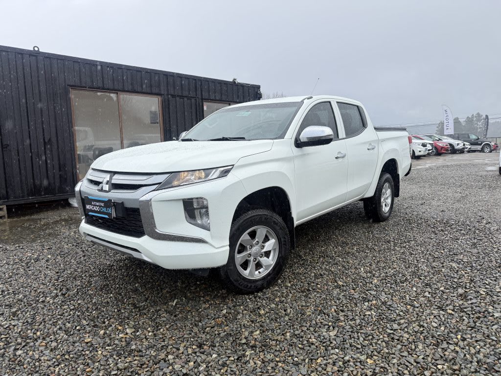 2021 Mitsubishi L200 Katana 4x4 Blanco - Imagen 1