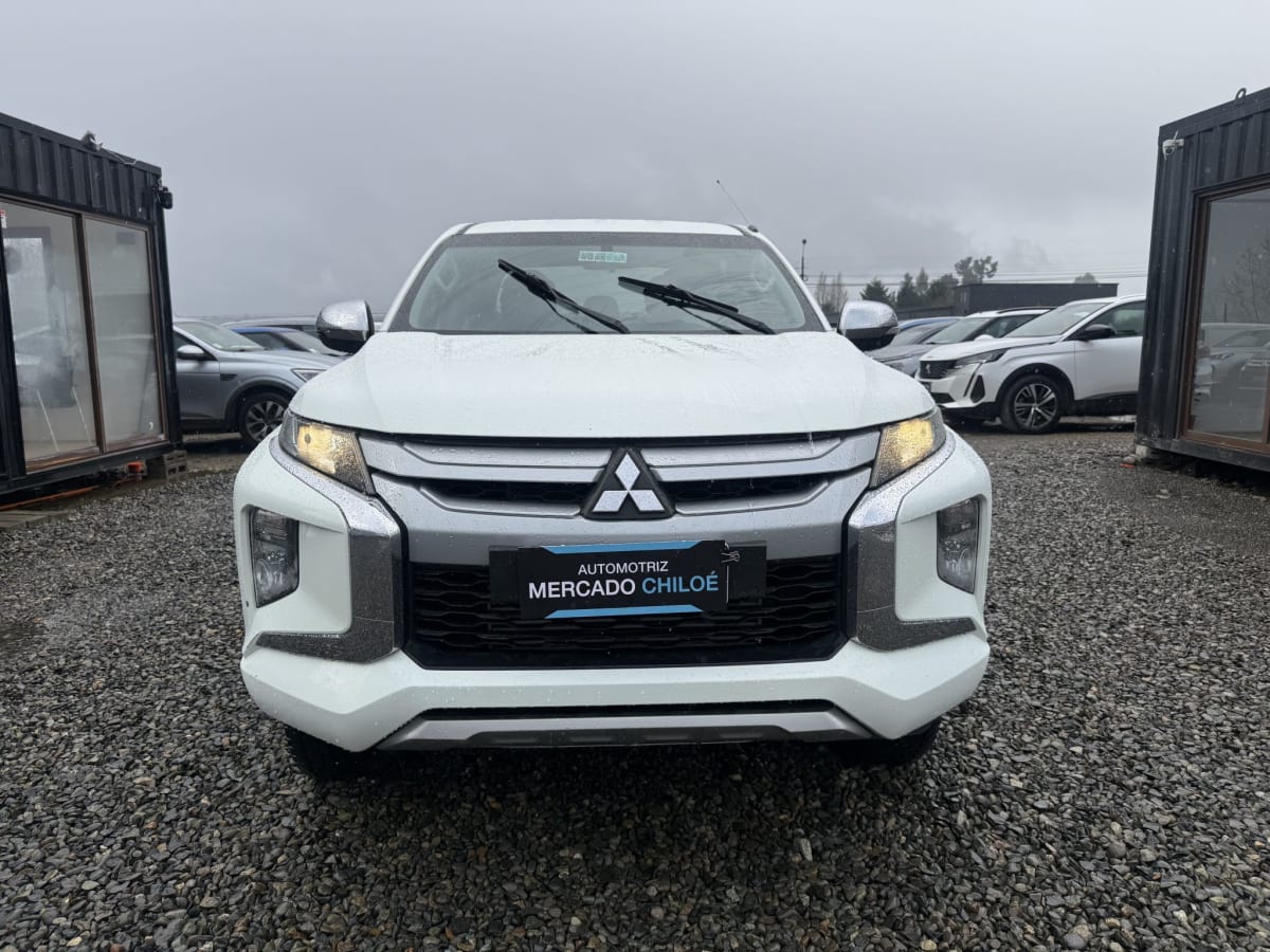 2021 Mitsubishi L200 Katana 4x4 Blanco - Miniatura 3