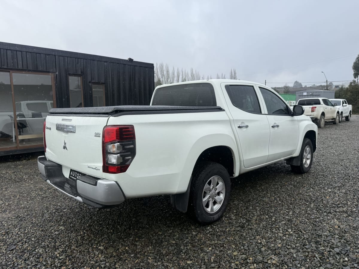 2021 Mitsubishi L200 Katana 4x4 Blanco - Miniatura 6