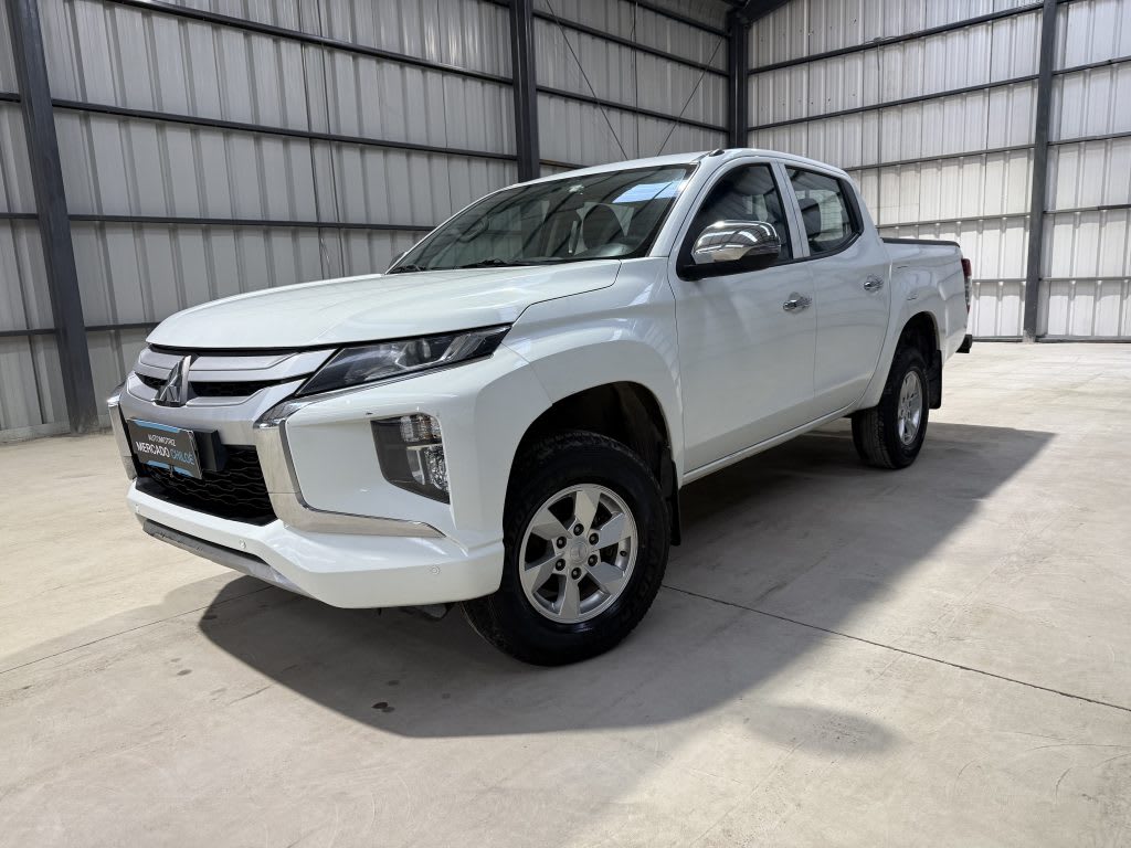 2022 Mitsubishi L200 4x4 - Imagen 1