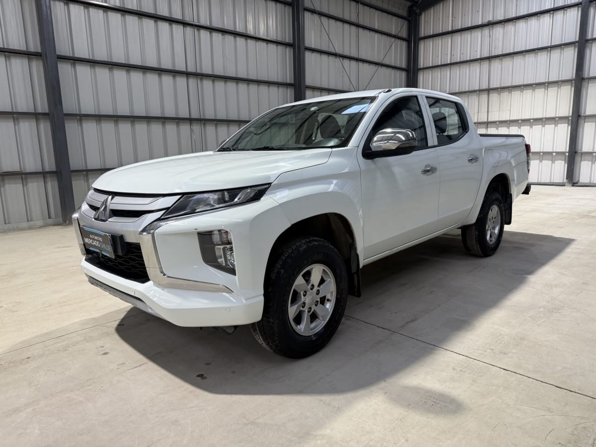2022 Mitsubishi L200 4x4 - Miniatura 2