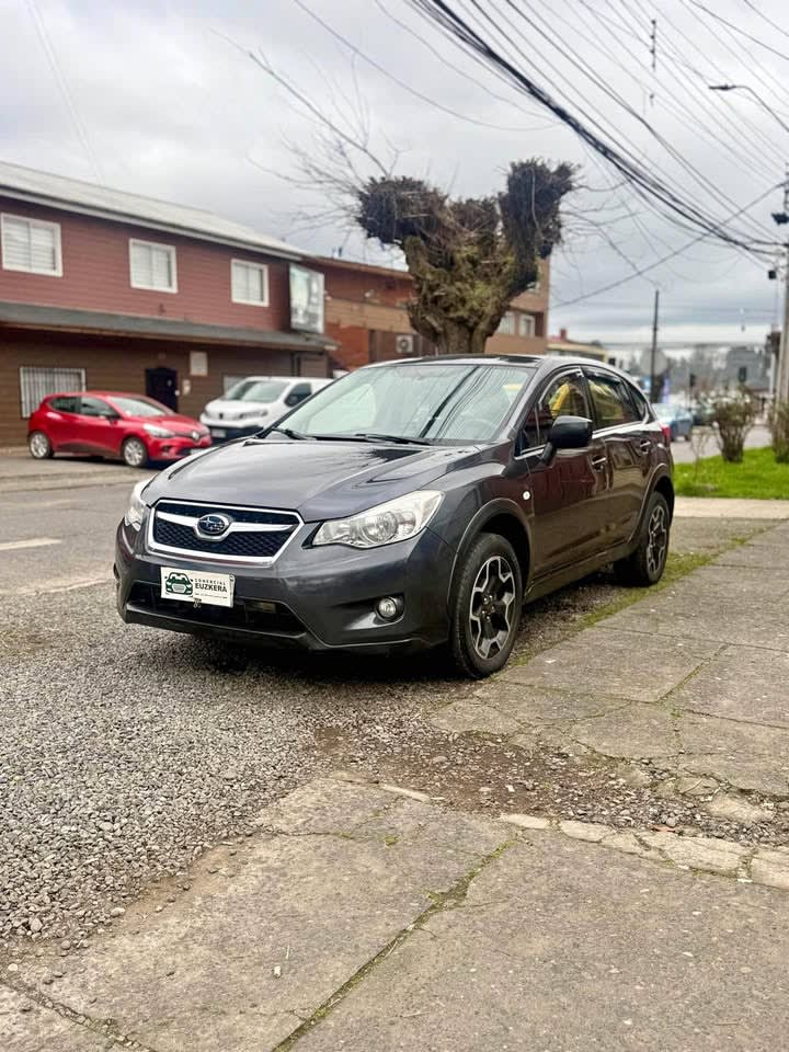 2014 Subaru XV AWD Gris - Imagen 1