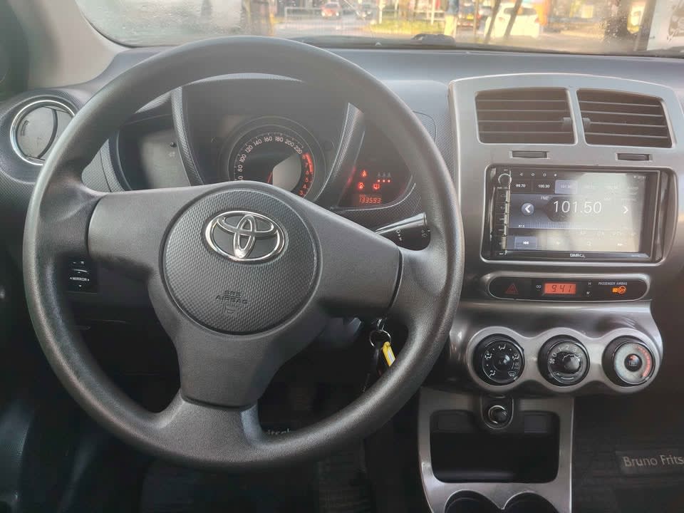 2012 Toyota Urban Cruiser Blanco - Miniatura 8