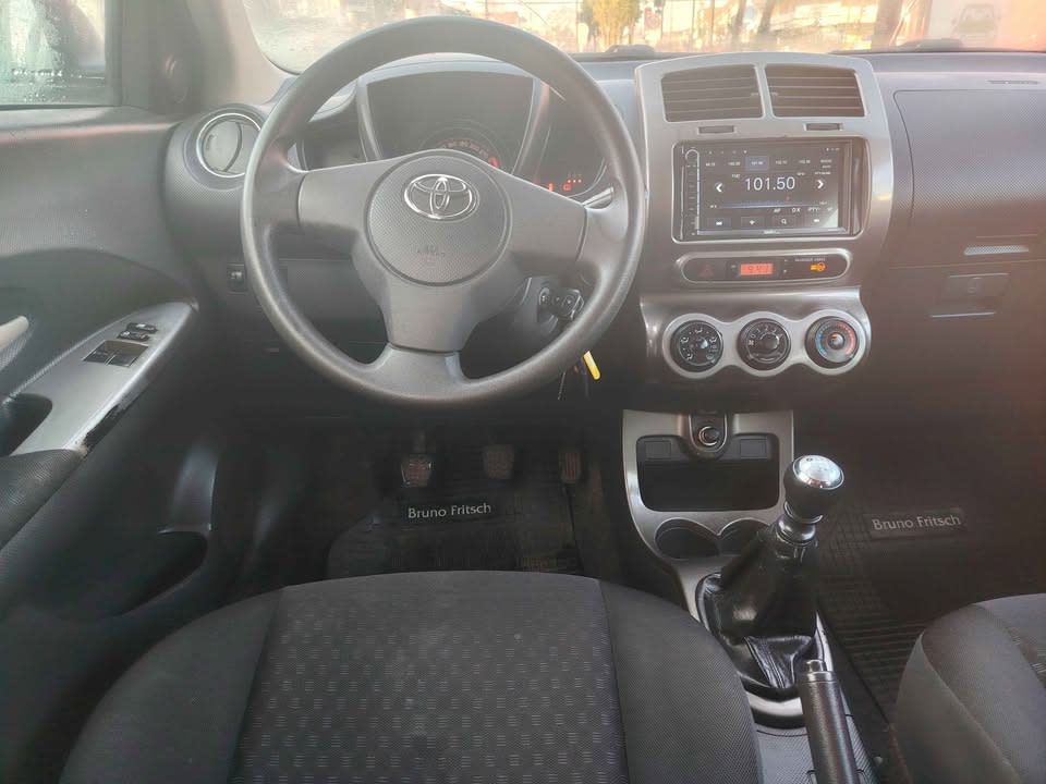 2012 Toyota Urban Cruiser Blanco - Miniatura 9