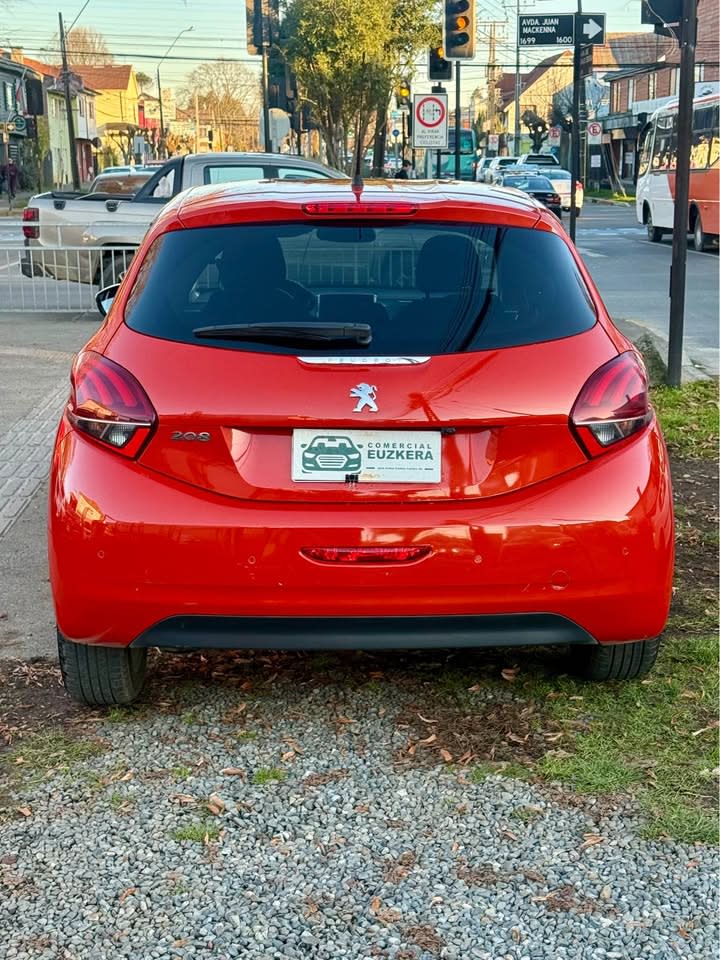 2020 Peugeot 208 HB Rojo - Miniatura 2