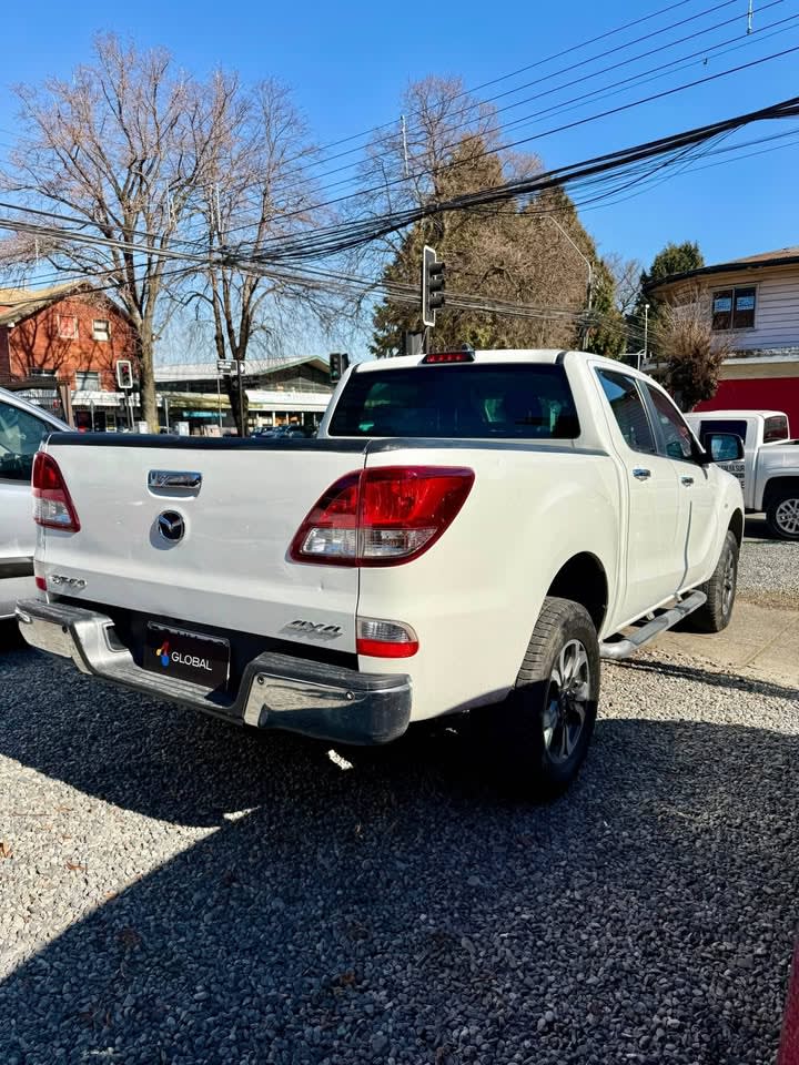 2022 Mazda BT-50 4x4 Blanco - Miniatura 6