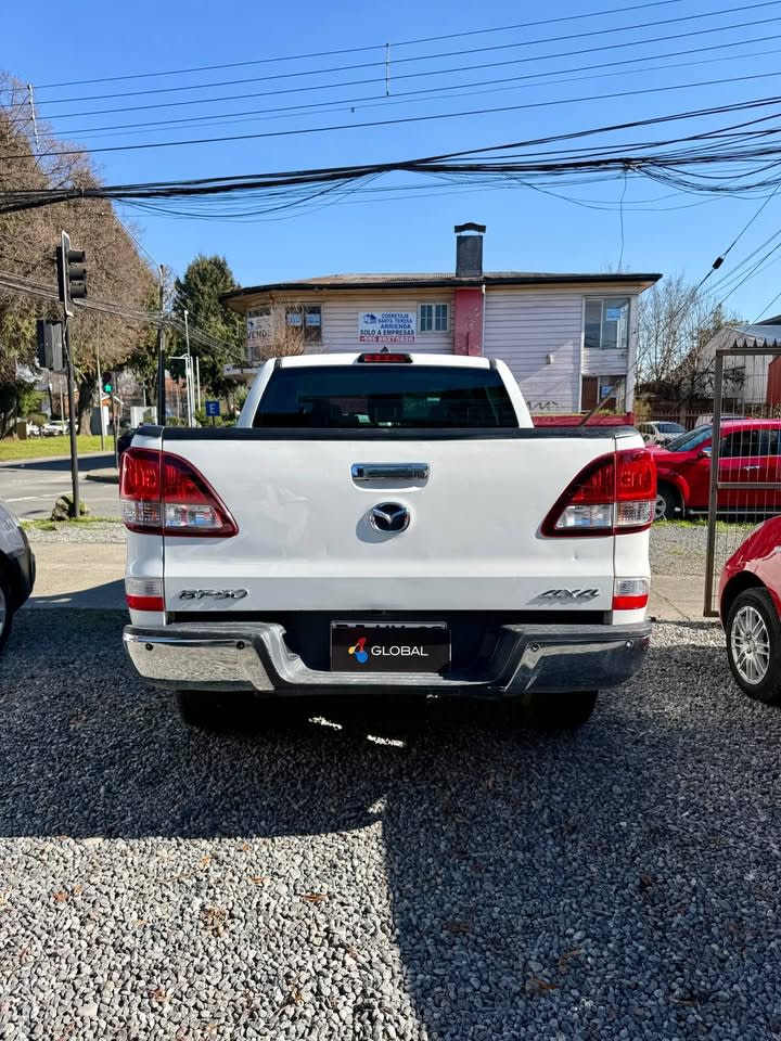 2022 Mazda BT-50 4x4 Blanco - Miniatura 10