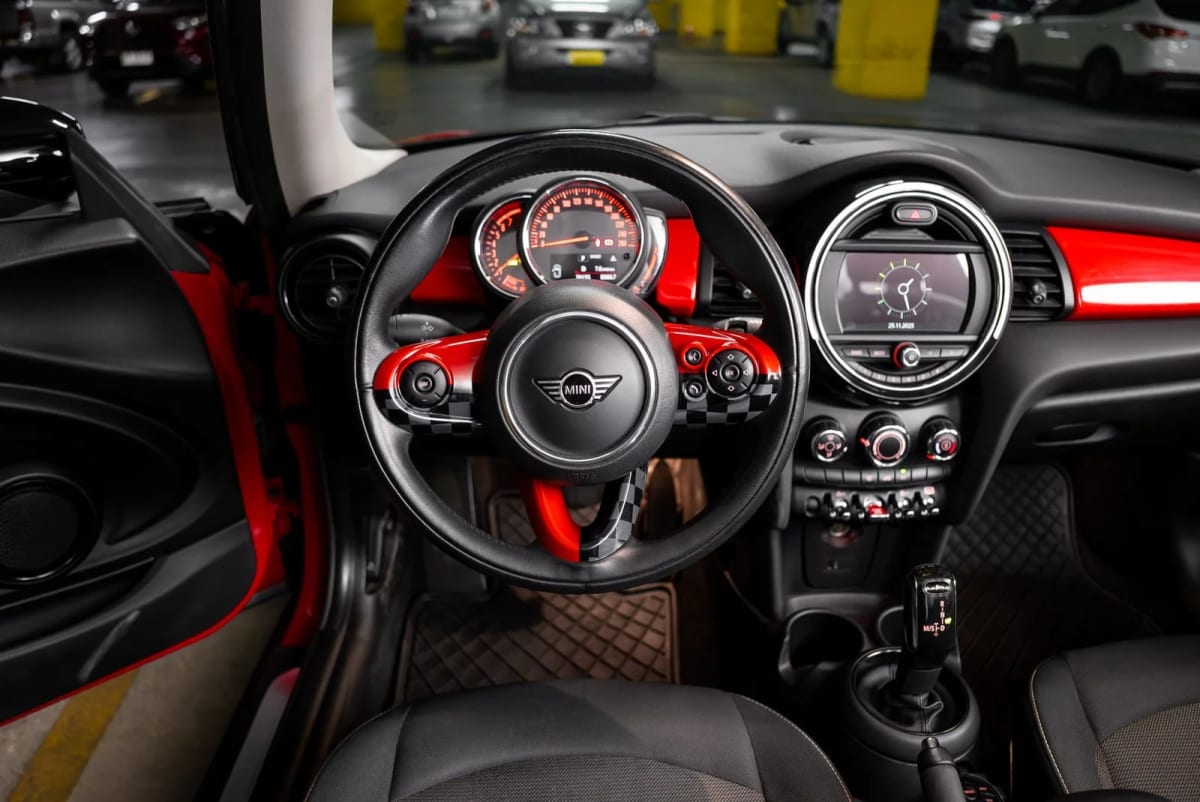 2020 Mini Cooper 1.5 Rojo - Miniatura 3
