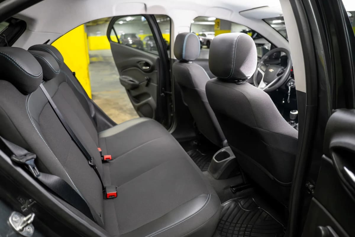 2020 Chevrolet Onix 1.4 Gris - Miniatura 4