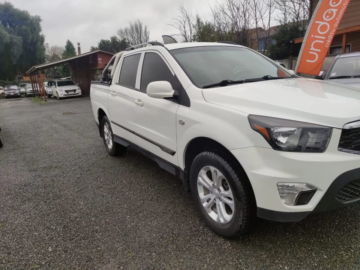 2017 SsangYong Actyon Sports 2.2 Blanco - Miniatura 2