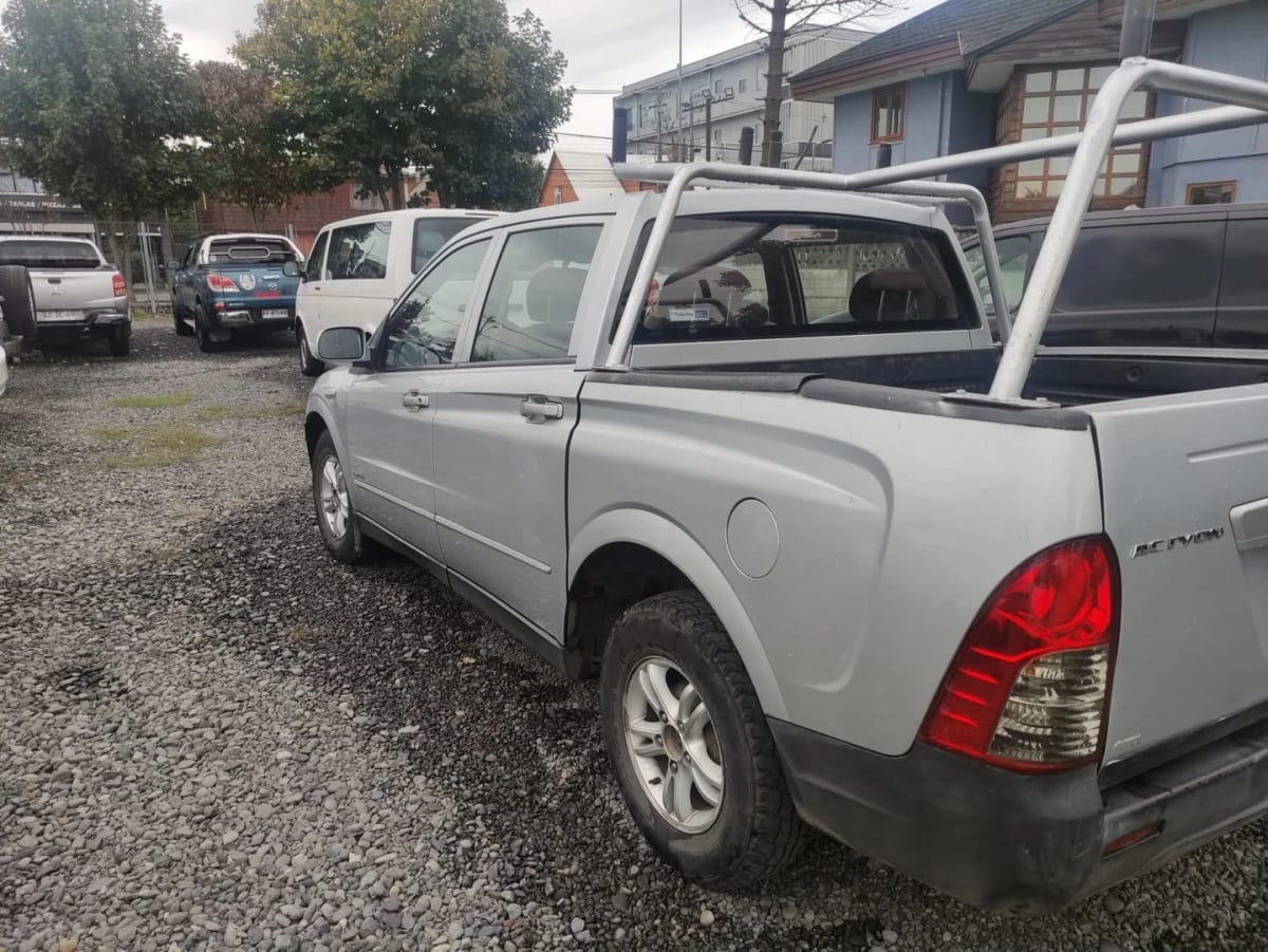 2008 SsangYong ACTYON SPORT 2.0 Plata - Miniatura 4
