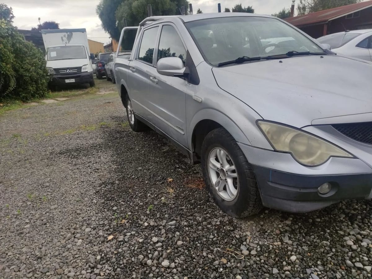 2008 SsangYong ACTYON SPORT 2.0 Plata - Miniatura 8