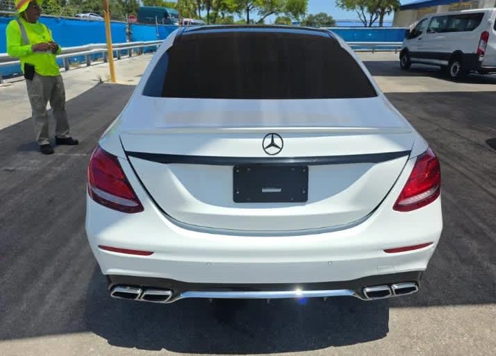 2017 Mercedes-Benz E 300 Sport Blanco - Miniatura 4