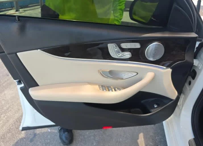 2017 Mercedes-Benz E 300 Sport Blanco - Miniatura 7
