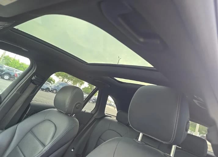 2018 Mercedes-Benz GLC 300 Negro - Miniatura 8