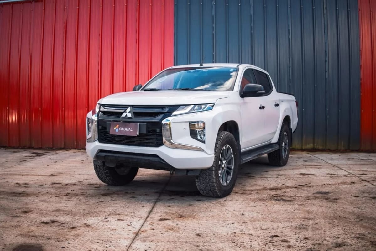 2023 Mitsubishi L200 Dakar Blanco - Miniatura 2