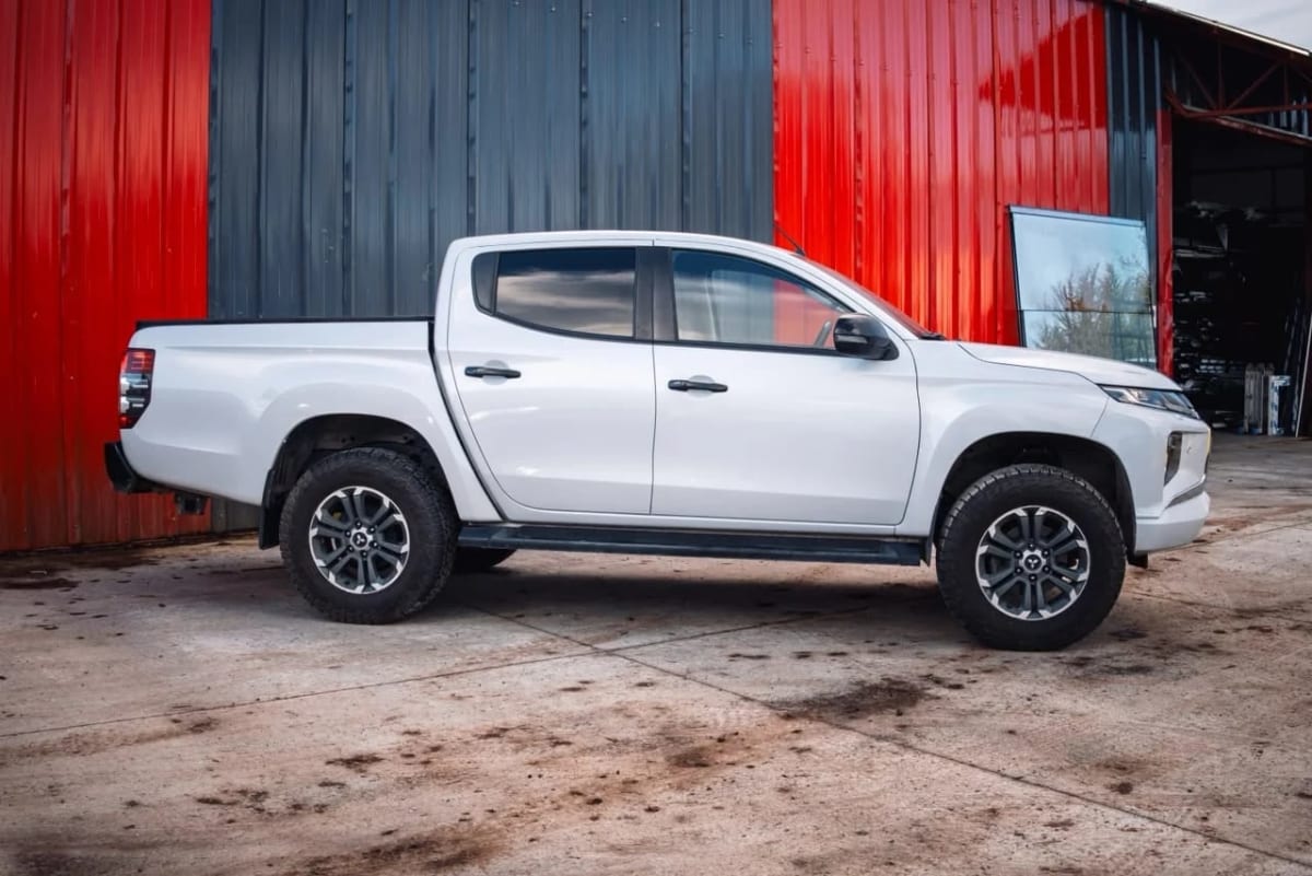 2023 Mitsubishi L200 Dakar Blanco - Miniatura 8