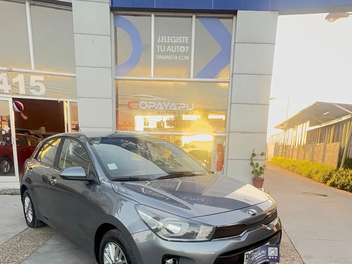 2021 Kia Rio 5 EX Gris - Miniatura 2