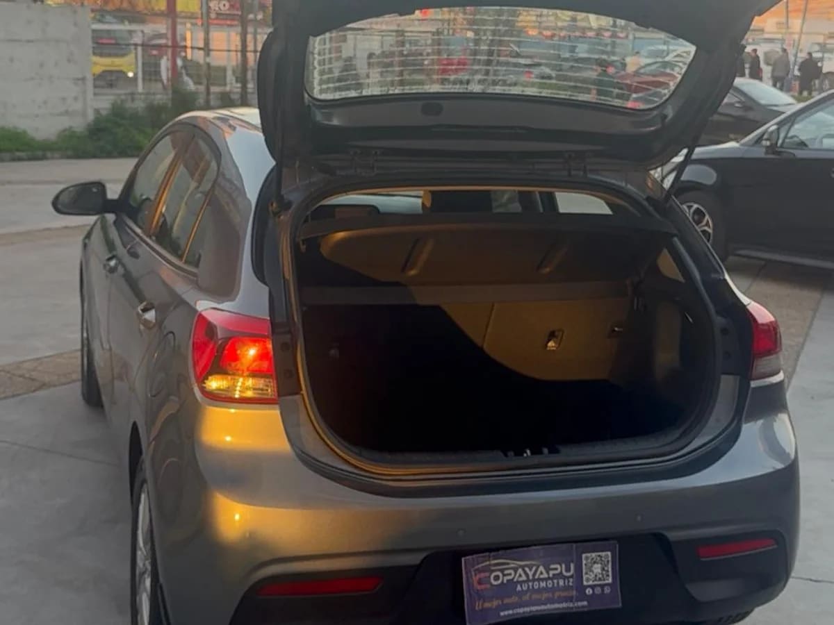 2021 Kia Rio 5 EX Gris - Miniatura 7