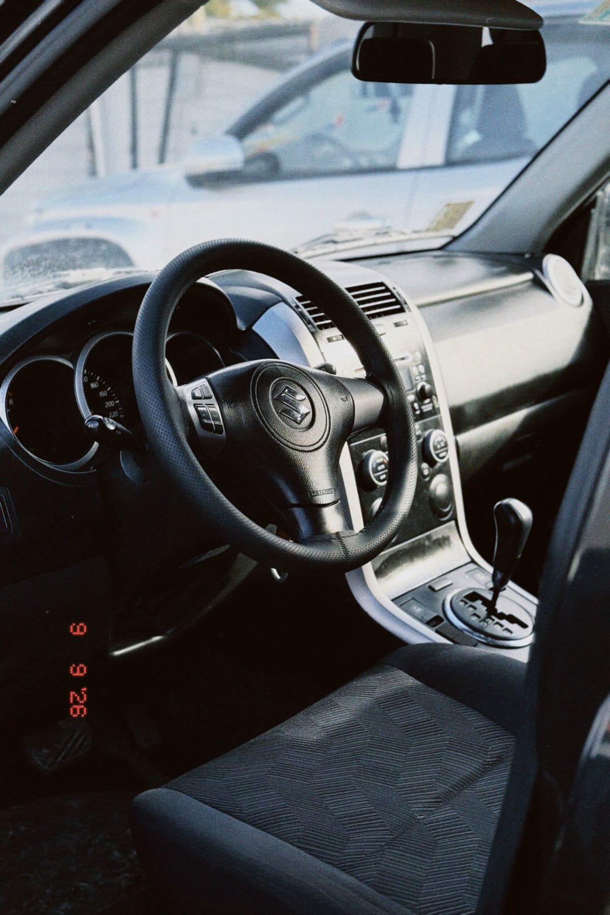 2015 Suzuki Grand Nomade GLX Negro - Miniatura 9
