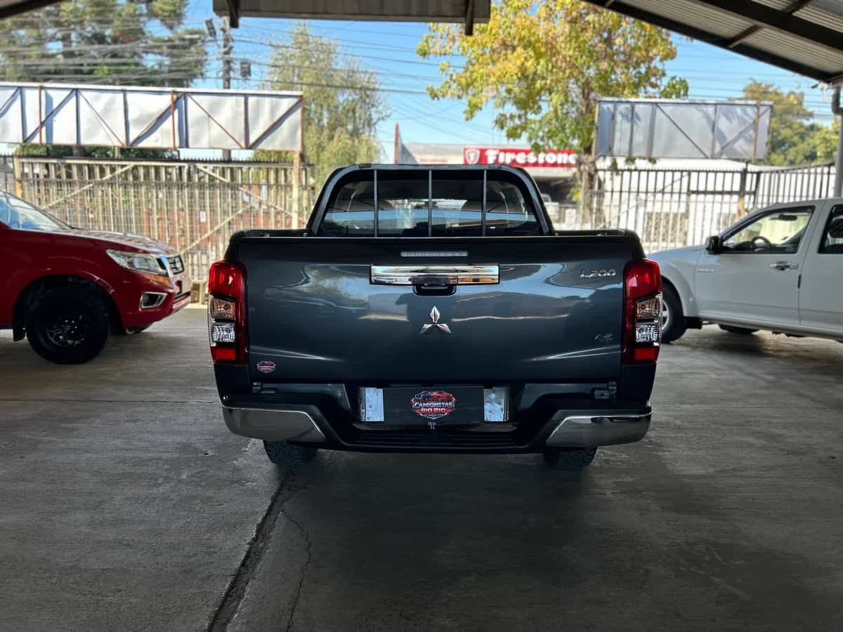 2022 Mitsubishi L200 2.4 Gris - Miniatura 3