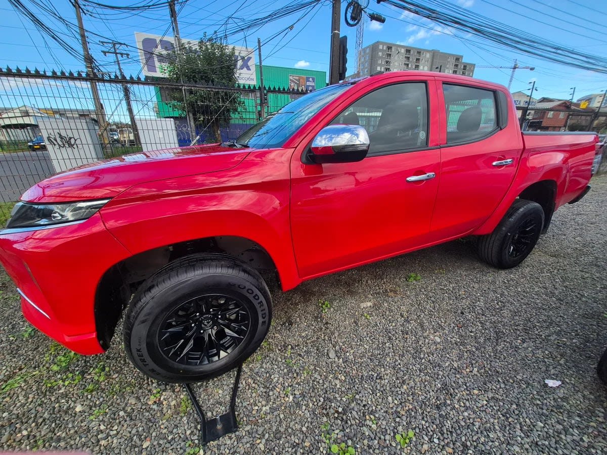 2022 Mitsubishi L200 2.4 Rojo - Miniatura 3