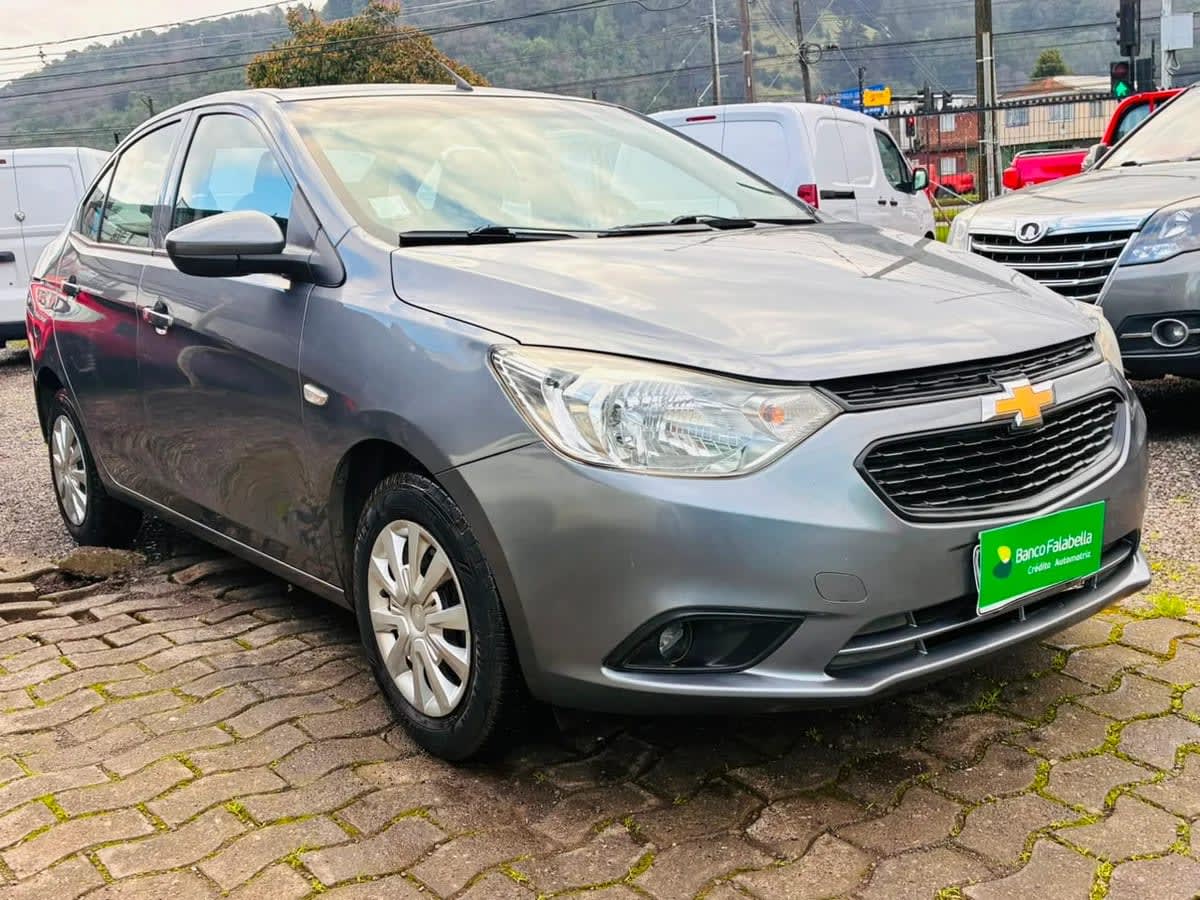 2020 Chevrolet Sail 1.5 Gris - Miniatura 2