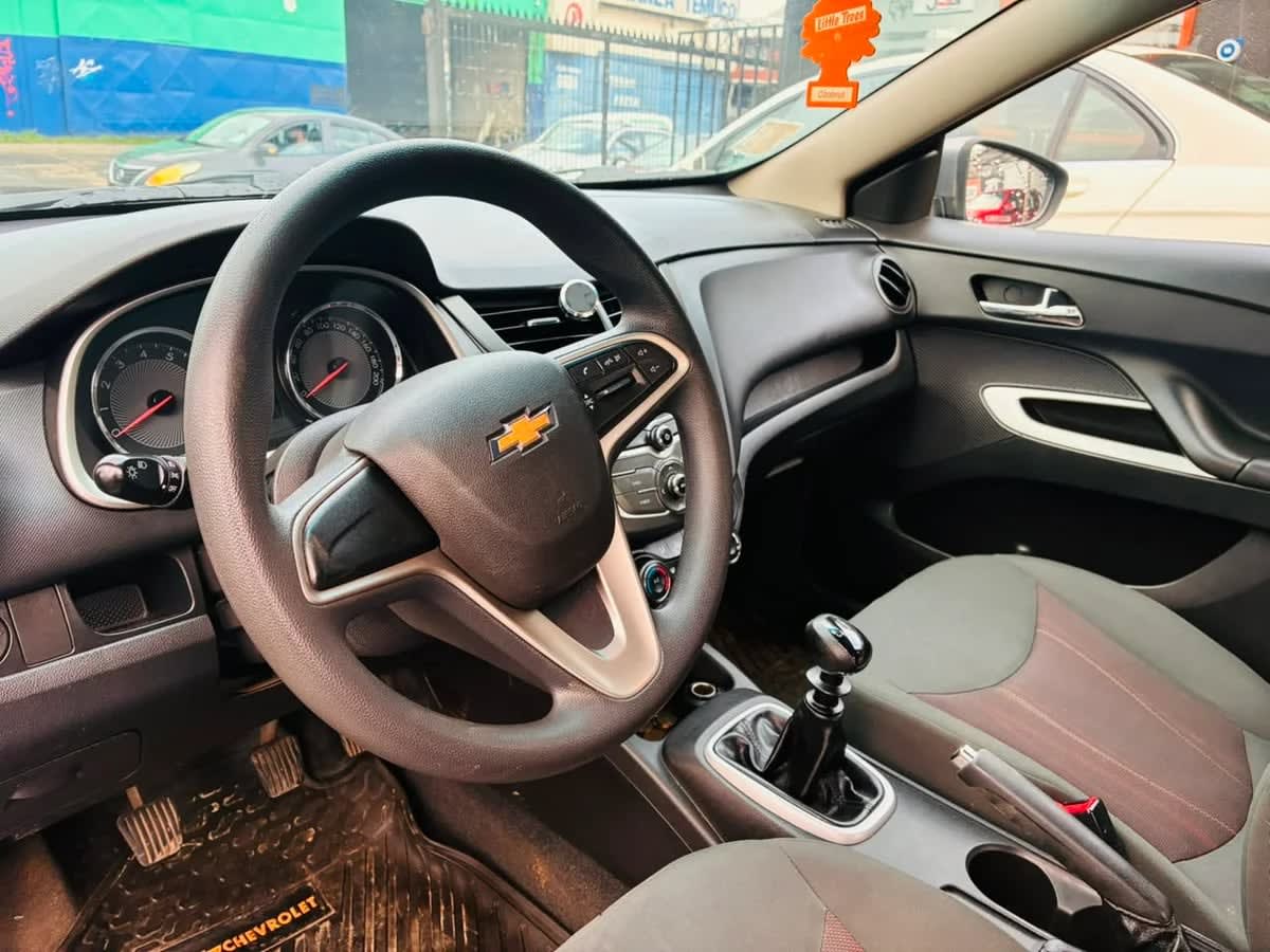 2020 Chevrolet Sail 1.5 Gris - Miniatura 8