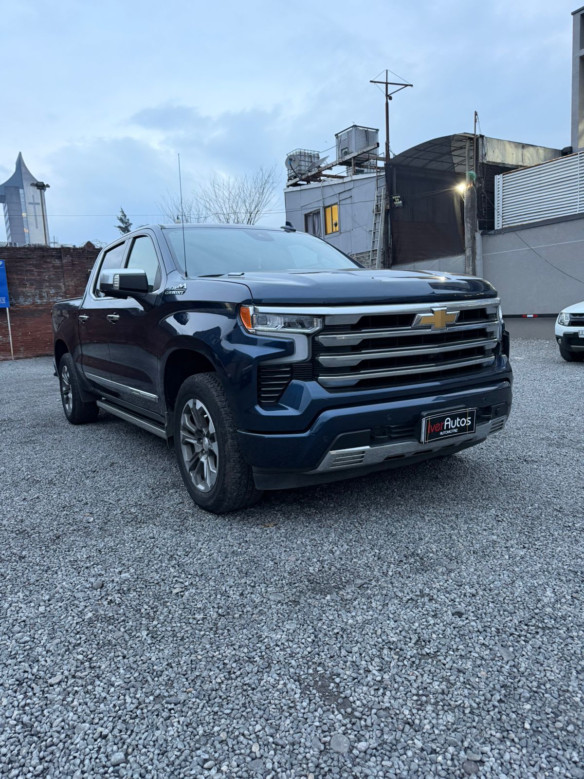 2023 Chevrolet Silverado High - Miniatura 2
