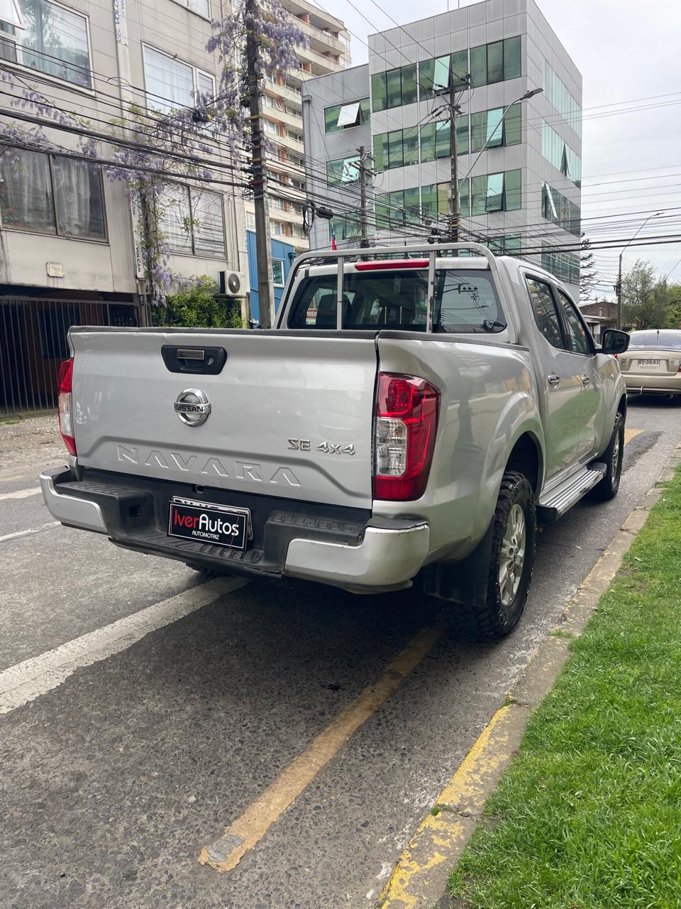 2021 Nissan Navara D CAB Plata - Miniatura 2